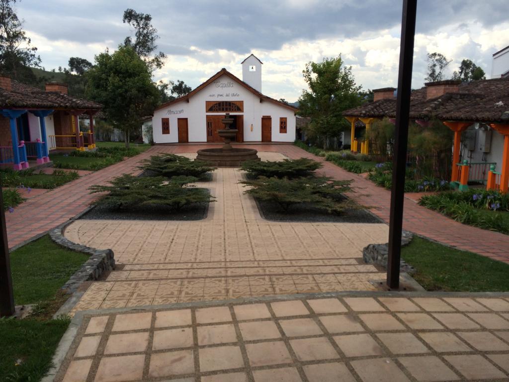 Termales El Otono Hotell La Enea Exteriör bild View of the main square in La Capilla